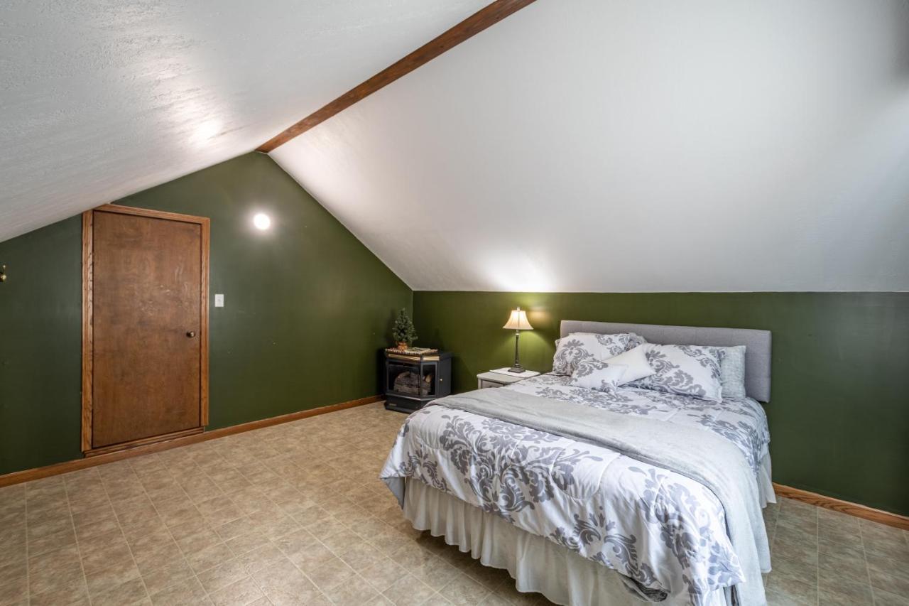 Weaver Ridge Manor Villa Millersburg Exterior photo